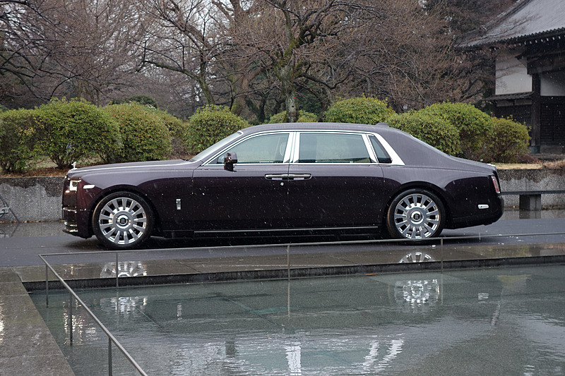 新型ファントムのボディサイズは5770×2020×1645mm（全長×全幅×全高）、ホイールベース3550mm。ロングホイールベースのファントム・エクステンデッド・ホイールベースでは全長が5990mmに、ホイールベースが3770mmになる