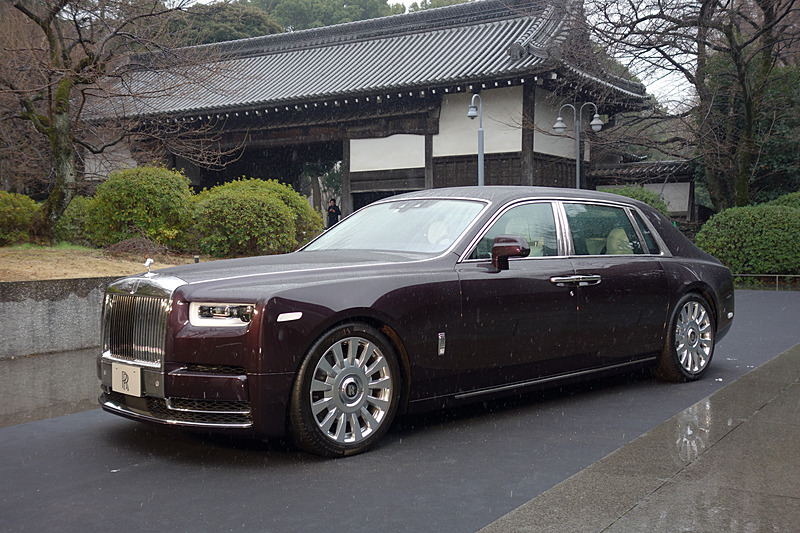 新型ファントムのボディサイズは5770×2020×1645mm（全長×全幅×全高）、ホイールベース3550mm。ロングホイールベースのファントム・エクステンデッド・ホイールベースでは全長が5990mmに、ホイールベースが3770mmになる