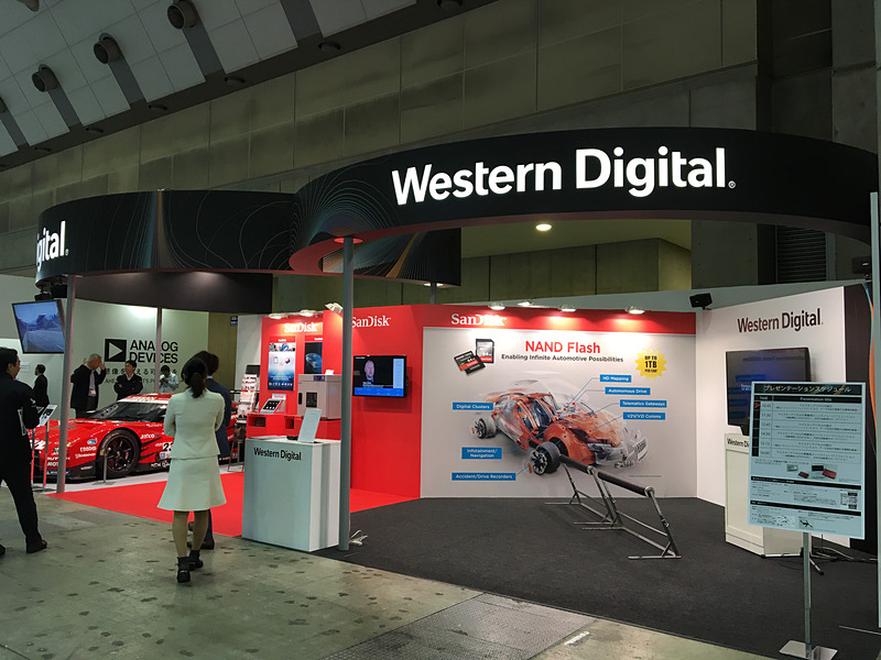 1月17日～19日の3日間に行なわれた「オートモーティブワールド」のWestern Digitalブース。SUPER GTをフィーチャーした展示が行なわれた（写真提供：SanDisk）