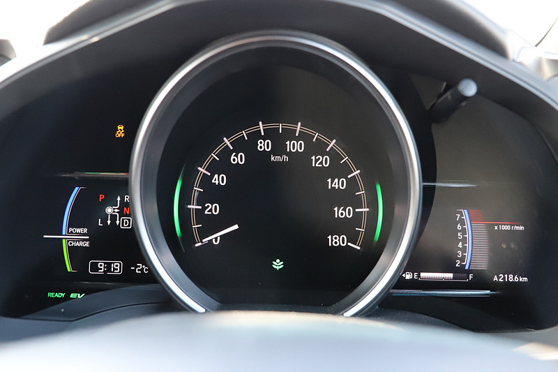 氷上でクルマとタイヤそのままの挙動を体感するため、トラクションコントロールをOFF！