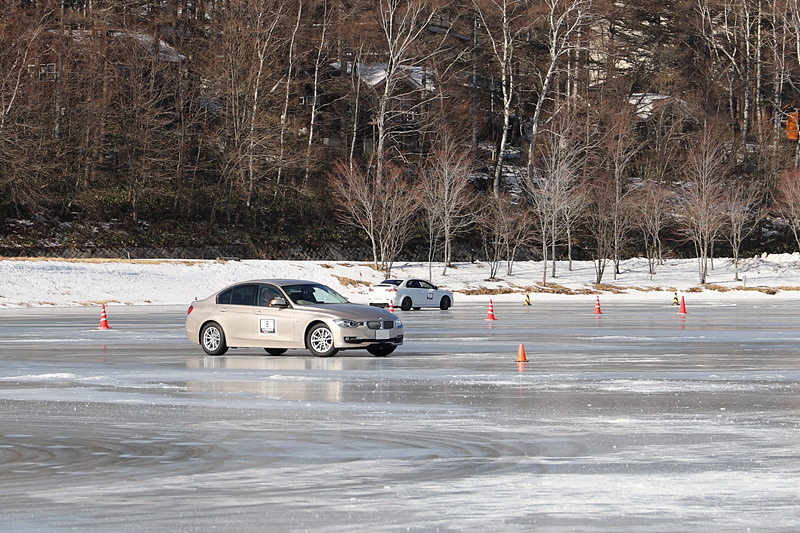 さまざまなメーカーのさまざまな駆動方式のクルマが参加
