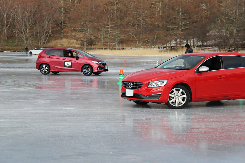 最後に行なわれたカーチェイスは、2台の車両が周回コースの対角線上からスタートし、先に3周するかスタート時にあった相手との差の半分まで追いついたら勝ちとなる