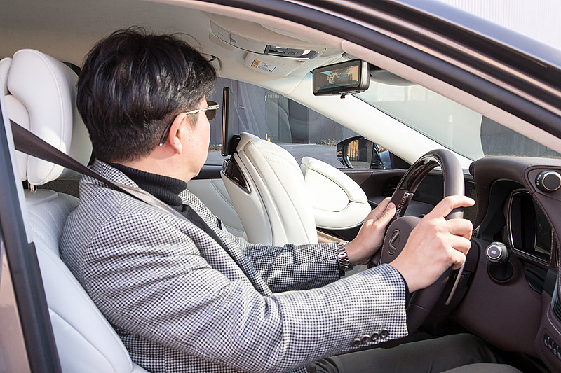 リラックスモードにした状態の運転席からの左側方視界