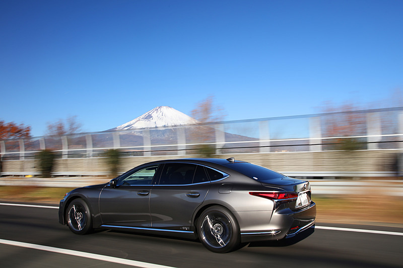 都内中心部から都市高速、東名高速と走行