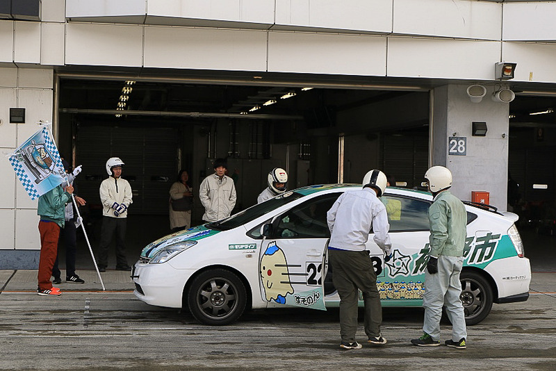 ドライバー＆パッセンジャー交代といったチームワーク、ピットインのタイミングやペース配分といったレース戦略も勝敗を分けるポイント