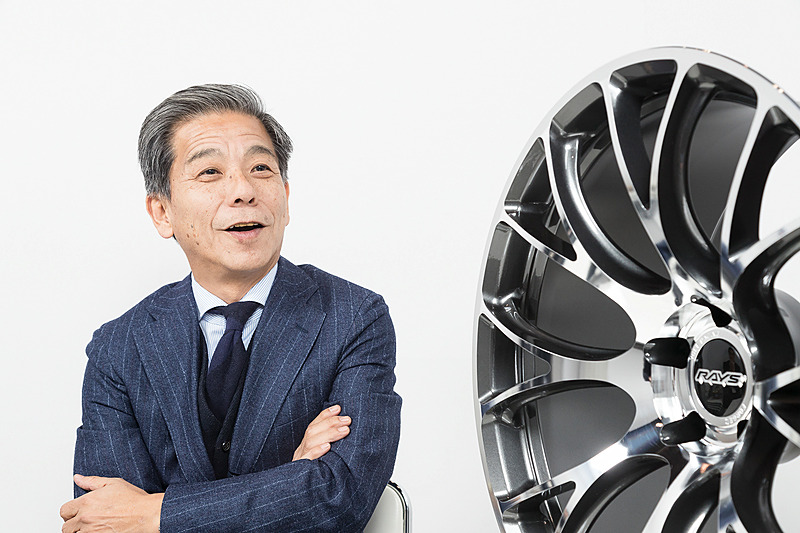 レイズのホイール作りのこだわりについて語る山口氏