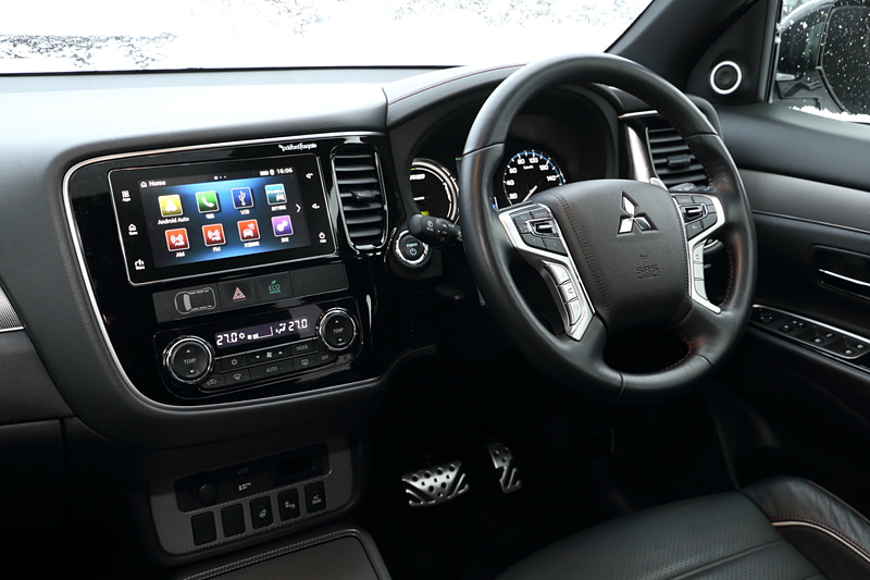 アウトランダーPHEVのインパネまわり