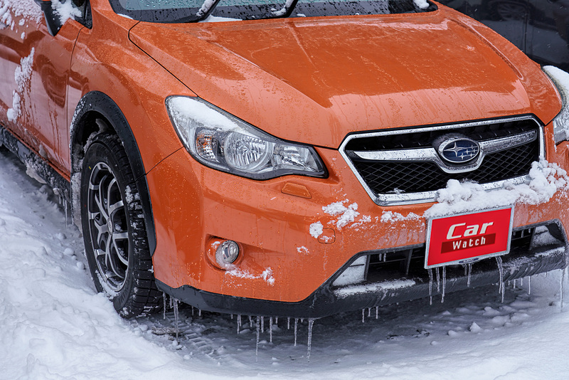 駐車場に戻るとバンパーの下にツララが…。タイヤハウスの泥よけにも結構雪が固まって付着していた