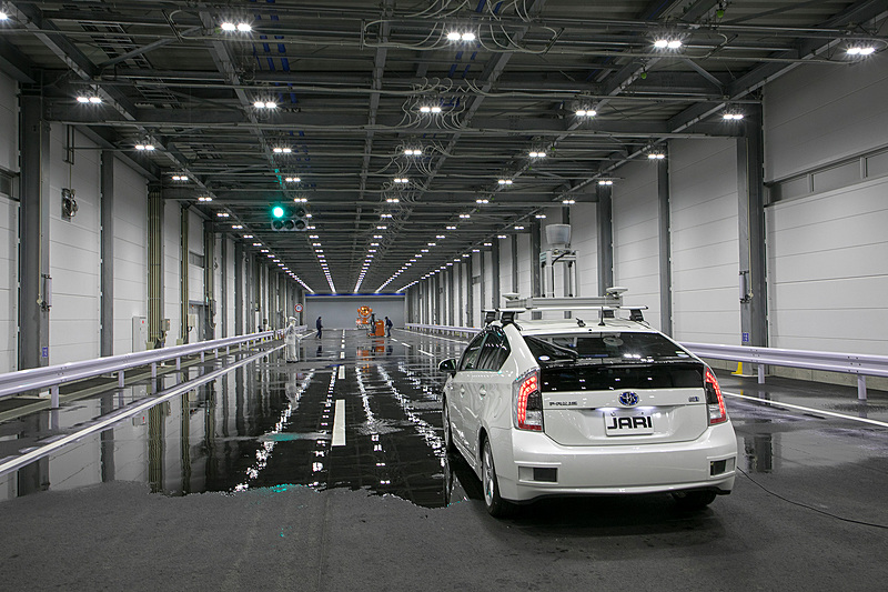 最後は特異環境テストだったが、この日は気温がかなり低かったため、施設の降雨装置や霧を発生させる装置が凍結して動かず、このテストもキャンセルされた