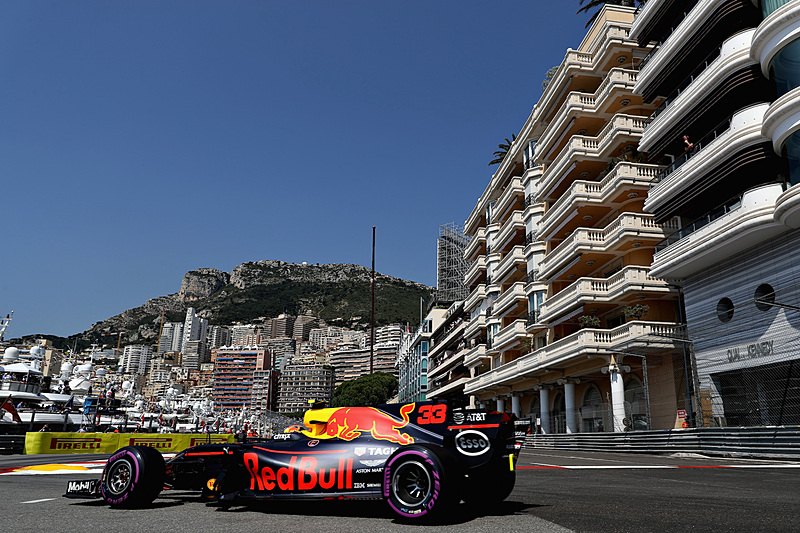 アストンマーティンは2018年シーズンから「アストンマーティン・レッドブル・レーシング」の名称でF1に参戦