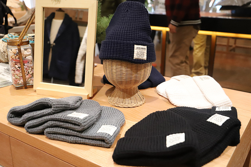 Winter Resortというテーマに沿ってニットキャップもラインアップ