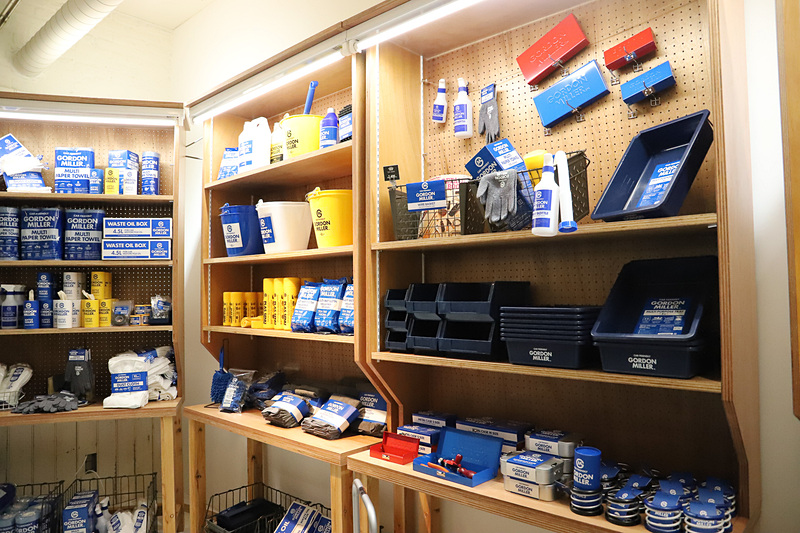 JACK＆MARIEの派生ブランド「GORDON MILLER」では、「～CAR FRIENDLY～ 心躍るガレージライフを愛車も自分もご機嫌に」をテーマに、ウォッシャー液などのカーメンテナンス用品をオシャレなパッケージに変更