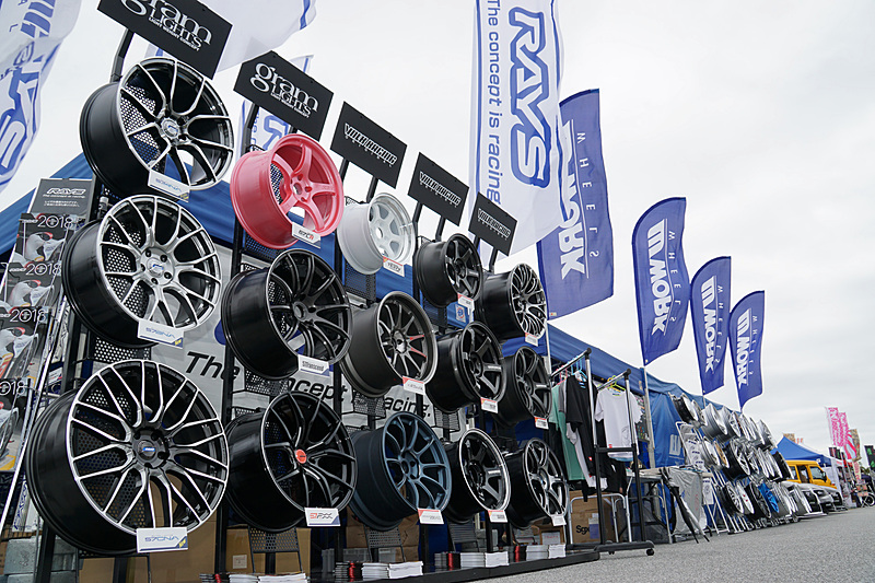 ホイールや各種カスタムパーツなども