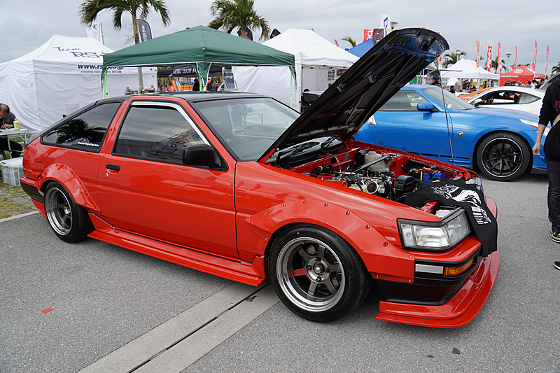 チューニングカーやドリフト車両の展示