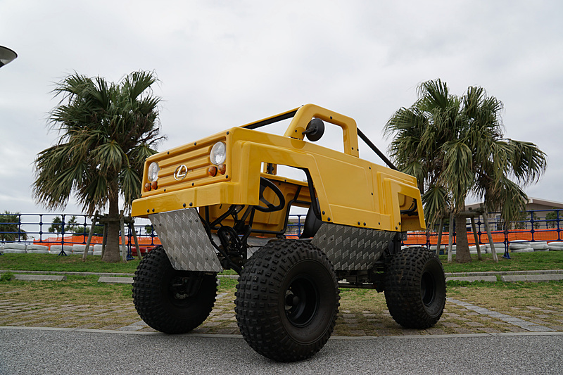 コミカルなカスタマイズ車も