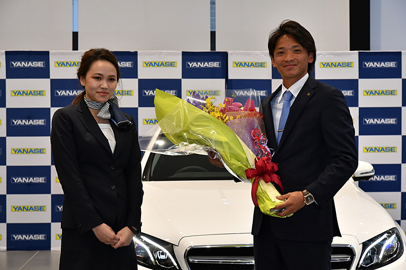 スタッフより花束贈呈