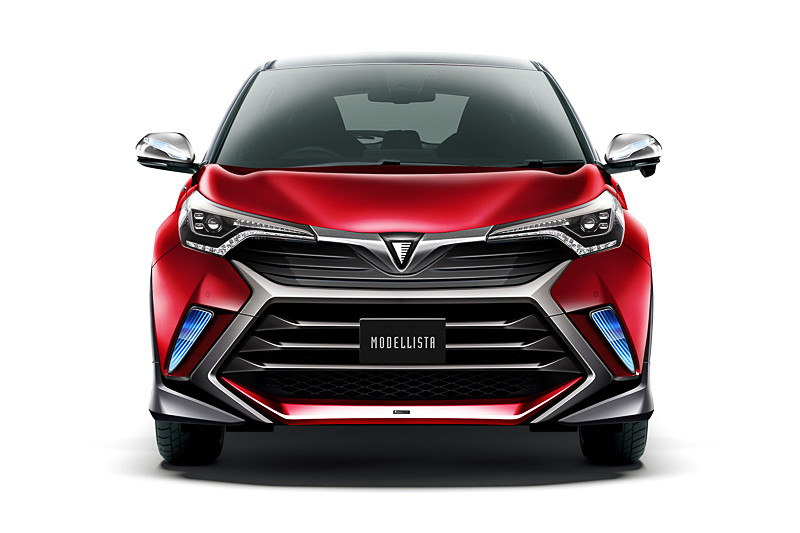 会社創立20周年を機に会社のモットーである「あなたの“もっと”に応えたい」をさらに深化させる思いを込め、モデリスタの未来、カスタマイズの未来を見据えて制作。ラグジュアリー感とスピード感を併せ持ち、これまでのモデリスタにはない大胆なデザインやパーツ構成により、圧倒的な変わり映え感を提供