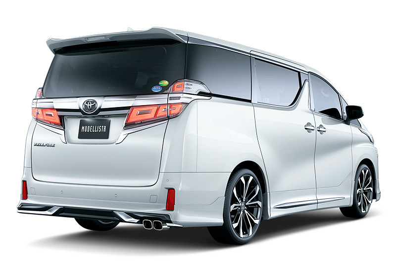 “Dynamic Presence（ダイナミック プレゼンス）”をコンセプトに、エアロキットやアドバンスドフェイススタイル、ヘッドライトガーニッシュなど、“比類なき存在感を放つ”というカスタマイズパーツを装着