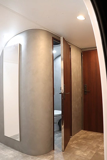 トイレ付きトレーラーハウス「トイレルーメット」