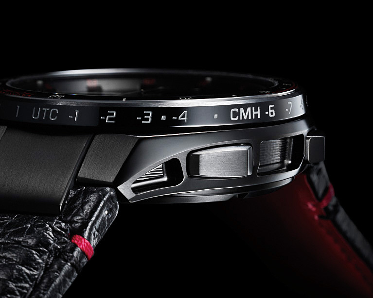 NSXのボディフォルムをイメージしたケース、NSXのフロントグリルをモチーフにしたハニカム柄の立体成型ダイヤルを採用。ダイヤルの上にはインストルメントパネルと同じアラビア書体を採用したアワーマークをレイアウト