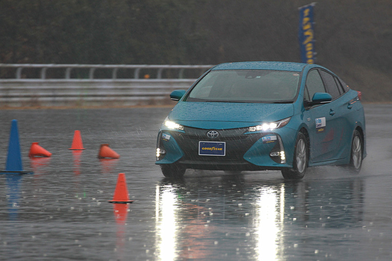 E-Gripシリーズの「コンフォート」「エコ」「パフォーマンス」の3モデルを比較試乗