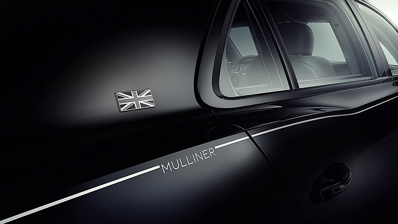 ONYX（ブラック）のボディカラーには、ブラック＆グレーのレザーとパープルのアクセントカラーを組み合わせる