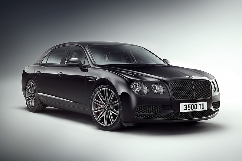 ONYX（ブラック）のボディカラーには、ブラック＆グレーのレザーとパープルのアクセントカラーを組み合わせる