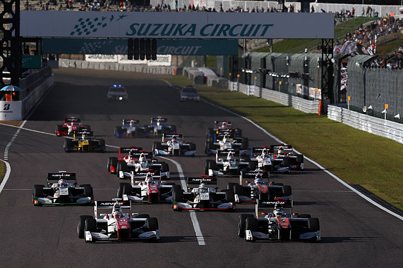2016 全日本スーパーフォーミュラ選手権のスタートシーン