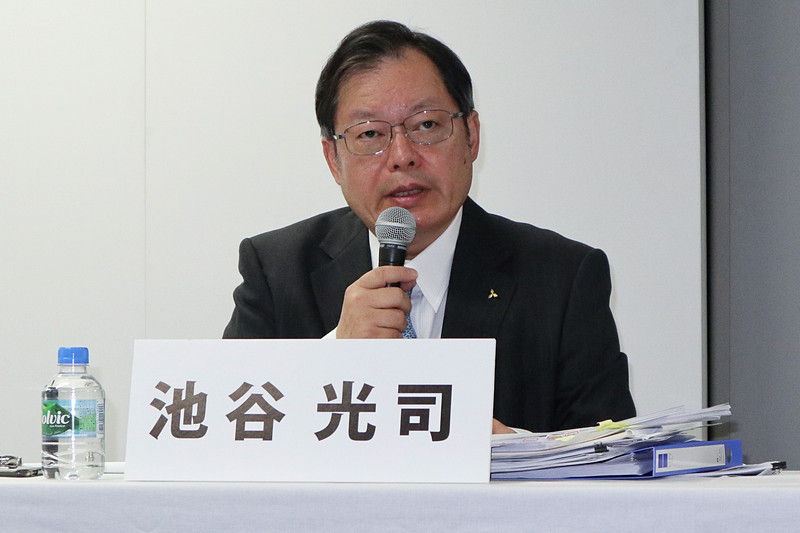 質疑応答でコメントする池谷氏