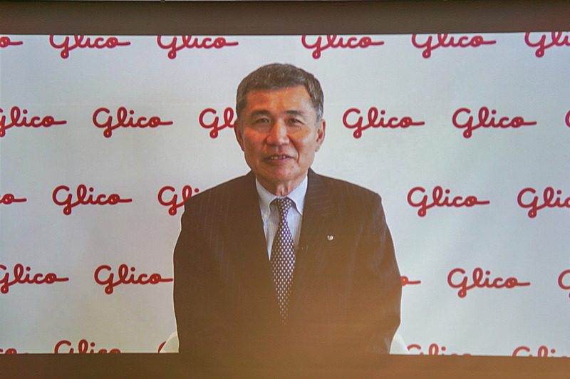 ビデオ出演した江崎グリコ