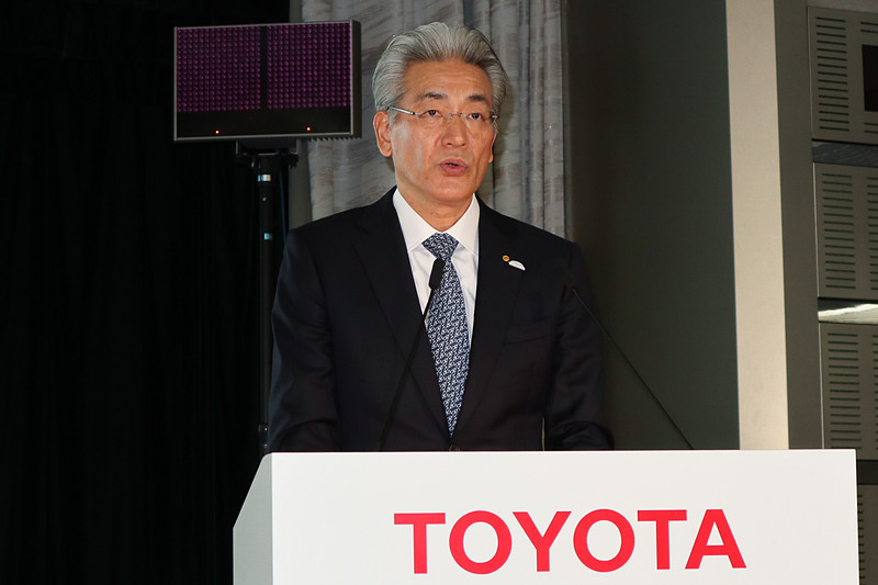 決算内容について解説したトヨタ自動車株式会社 専務役員 白柳正義氏
