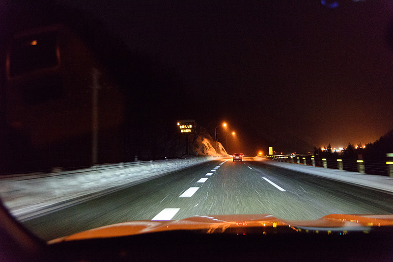 北へ向かうと雪が降ってきた