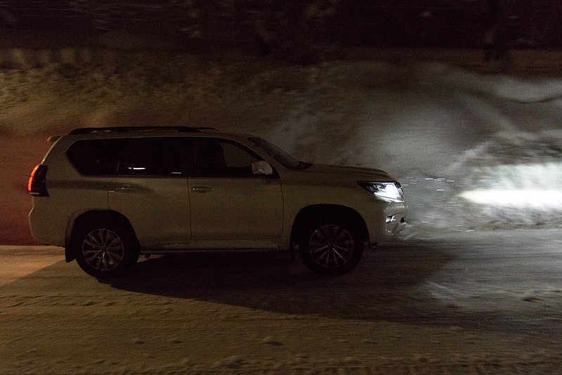 一般道は雪が多い。夜中なので除雪もお休み中