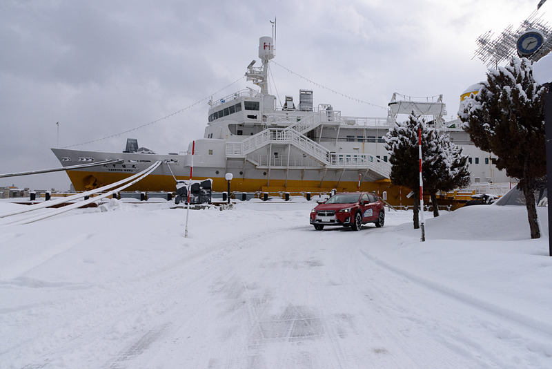 青森港に戻って、青函連絡船メモリアルシップ八甲田丸とともに。八甲田丸を見てから八甲田方面へ向かうという趣向