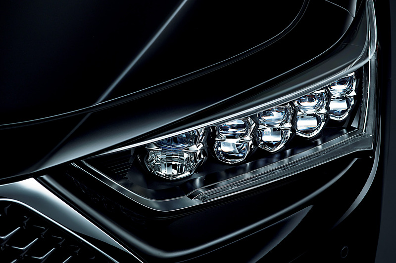 ジュエルアイLEDヘッドライトイメージ（マジェスティックブラック・パール）