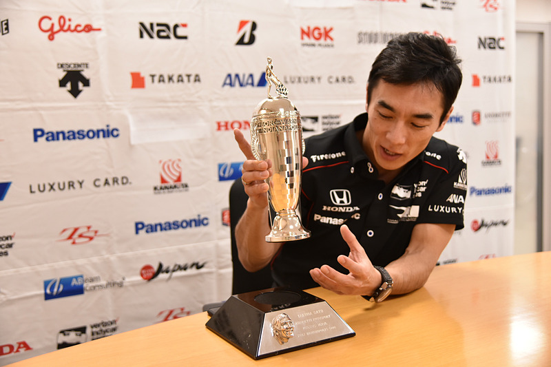 ボルグワーナートロフィについて話す佐藤琢磨選手
