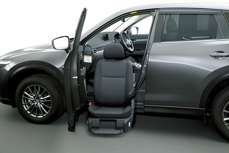 助手席シートが回転し昇降するリフトアップ機構