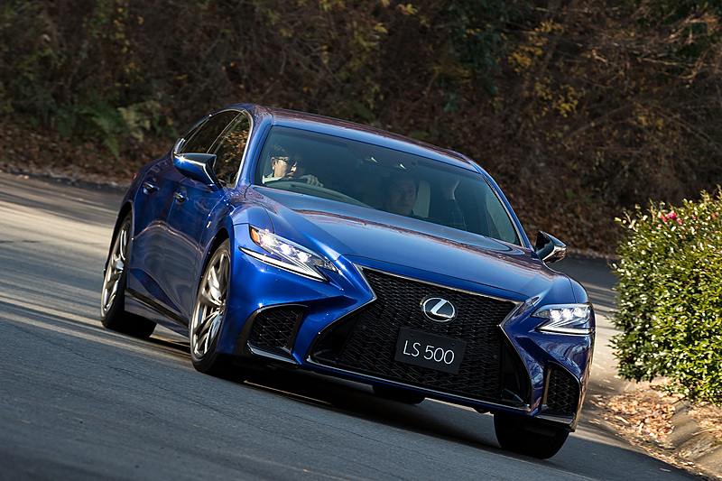 クローズドコースでも試乗