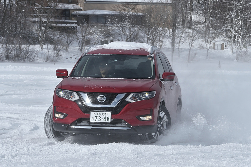 「エクストレイル 20X」の4WDモデルに試乗。ボディサイズは4690×1820×1740mmで、ホイールベースは2705mm。最高出力108kW（147PS）/6000rpm、最大トルク207Nm（21.1kgm）/4400rpmを発生する直列4気筒DOHC 2.0リッターエンジンを搭載し、組み合わせるトランスミッションはCVTとなる