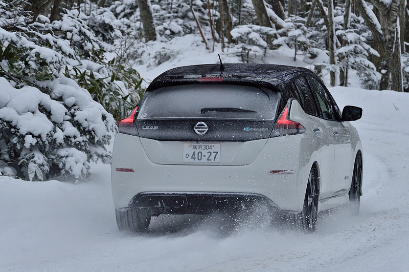 試乗したのは「リーフ G」。ボディサイズは4480×1790×1540mm（全長×全幅×全高）。ホイールベースは2700mm。搭載するEM57型モーターは最高出力110kW（150PS）/3283-9795rpm、最大トルク320Nm（32.6kgm）/0-3283rpmを発生