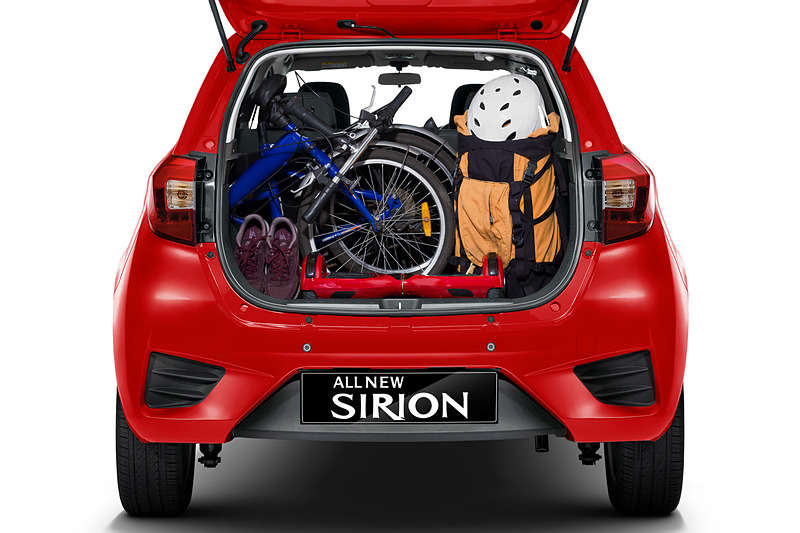 全長と全幅の拡大によってラゲッジスペースの容量も増加