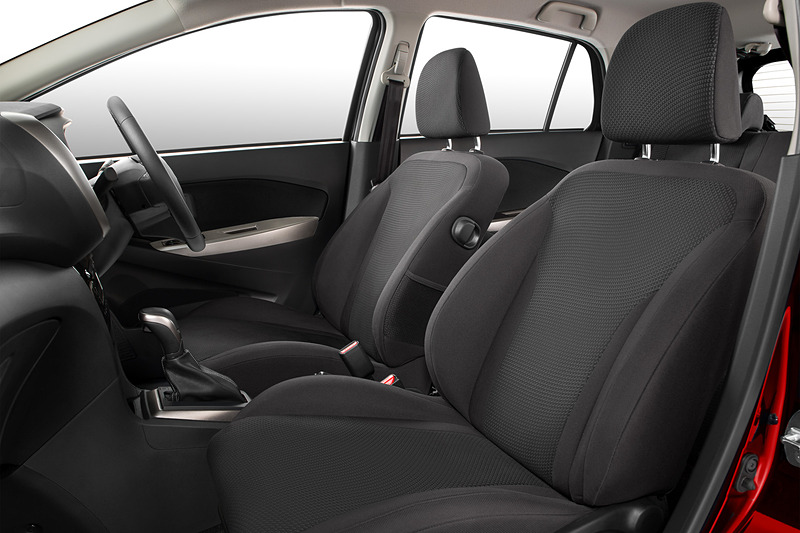 新型シリオンのインテリア。トランスミッションは5速MTと4速ATを設定