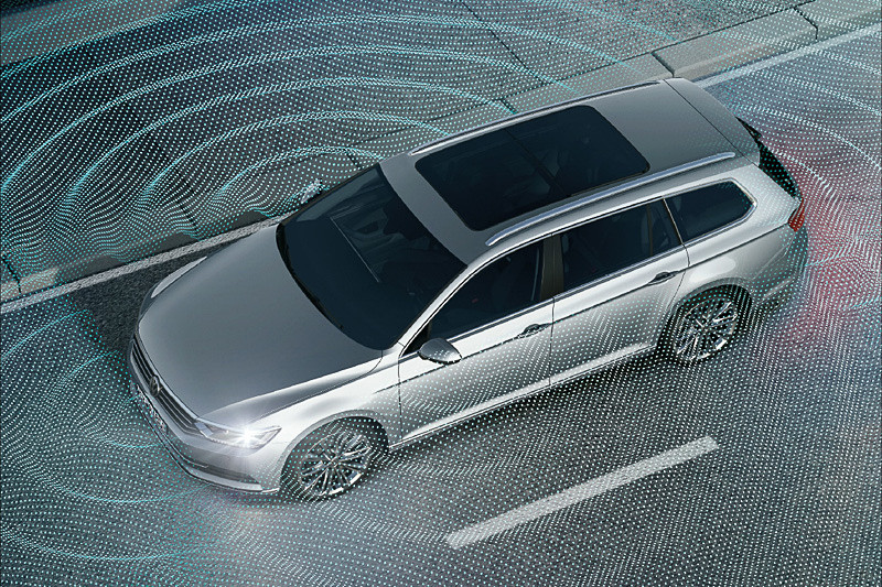 デジタルメータークラスター“Active Info Display”やアラウンドビューカメラ“Area View”などをセットにした「テクノロジーパッケージ」（19万4400円）をハイラインに設定