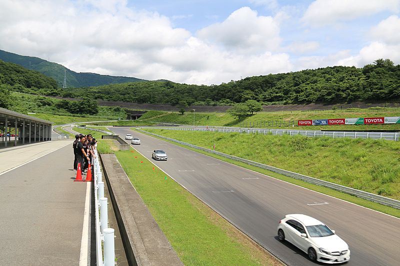 「AMG 45 Driving Club」はA 45、CLA 45、CLA 45 シューティングブレーク、GLA 45オーナーでサーキットを初めて走る人を対象としたイベント。当日はプロドライバーからさまざまなレクチャーが受けられる