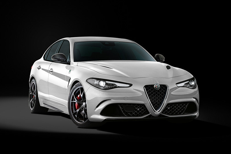 「ジュリア」初の限定車「クアドリフォリオ・カルボニオ」