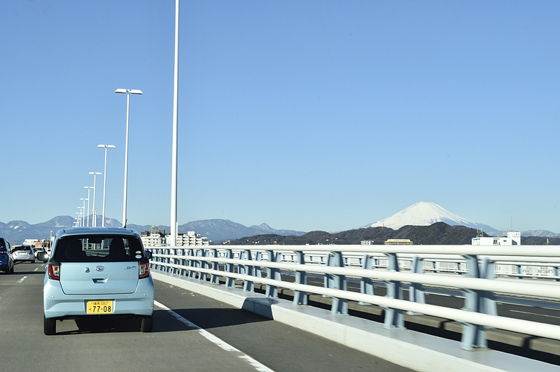 渋滞を抜けると富士山がきれいに見え、なんだか幸先いい気持ちに