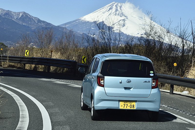 伊豆縦貫自動車道を経由し、富士山に見送られながら新東名高速道路に向かう