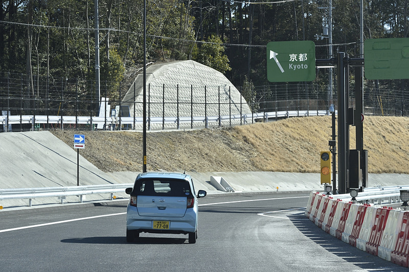 クルマ大好き、運転大好き、新しい道路も大好きなCar Watch取材班。翌日は京都からさらに西へと走り、兵庫県の新名神高速道路 川西ICをスタート。ここから約500kmを走行した