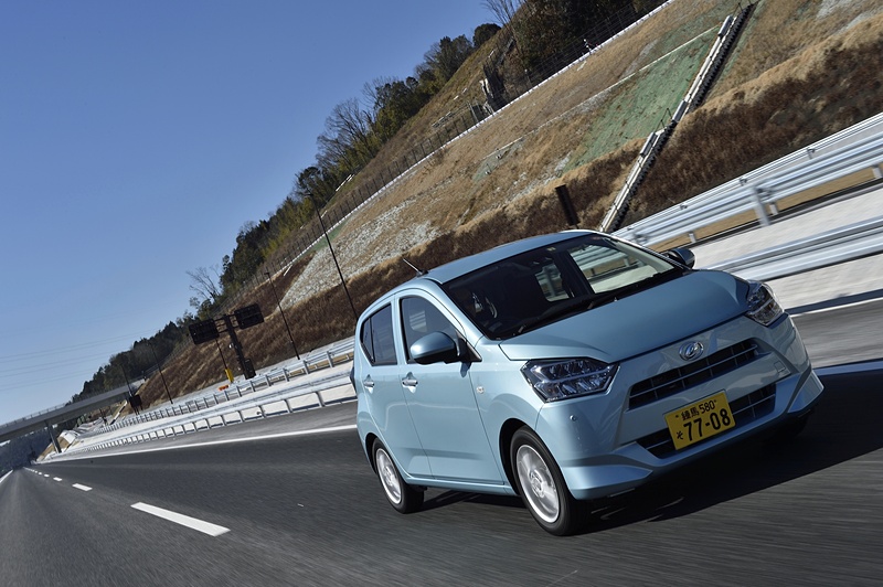 快晴の中、新型ミラ イースで一路東京を目指す