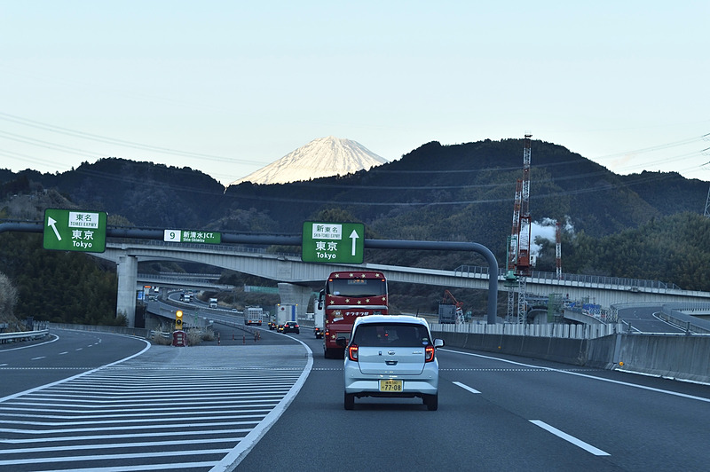 新名神に入ってからは順調に流れ、途中3回の休憩とドライバー交代を挟みつつ、新名神～西名阪自動車道～伊勢湾岸自動車道～新東名というルートで東京を目指した
